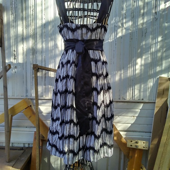 AGB geometrical black and white dress size 8 - Picture 3 of 8